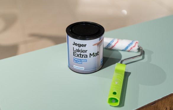 Odczekaj 1-2 godziny i zabezpiecz wszystkie powierzchnie lakierem Jeger Extra Mat.