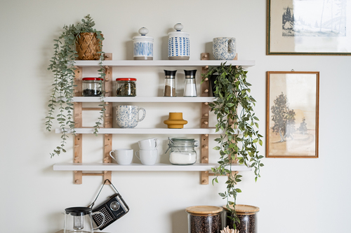 Kitchen shelfie, zdjęcie główne